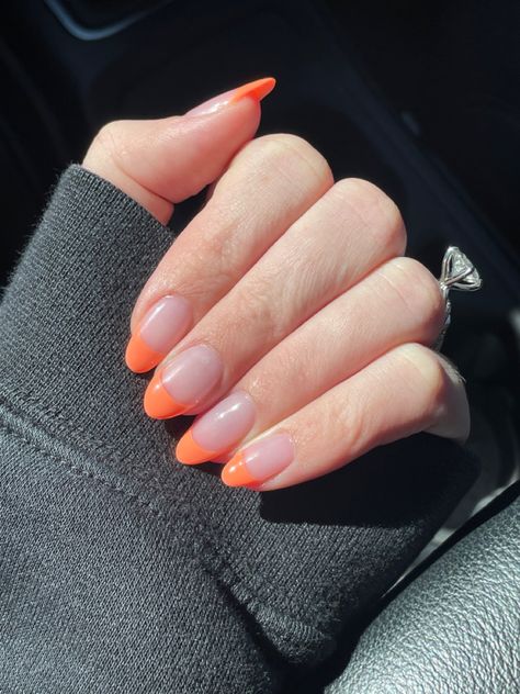 Nail Inspo Spring 2023, French Tips Oval, Peach French Tips, Nail Inspiration 2023, Nail Inspo Spring, Oval Nail, Peach Nails, French Tips, Oval Nails