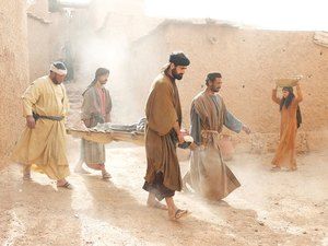 Some men arrived carrying a paralysed man on a mat, hoping to bring him to see Jesus. – Slide 4 Faith Goals, Paralyzed Man, Jesus Forgives, Corpus Museum, Simon Peter, Bible Photos, Book Of Matthew, Religious People, Jesus Heals