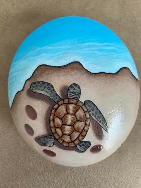 Turtle Stone Art, Easy Turtle Drawing, Turtle Painted Rocks, Drawing Rocks, Turtle Drawing, Diy Rock Art, Stone Art Painting, Wood Animal, Rock Painting Ideas Easy