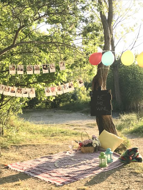 Proposal Theme Ideas, Proposal Under Tree, Affordable Proposal Ideas, Proposal Ideas Woods, Cottagecore Proposal, Orchard Proposal, Outdoor Proposal Ideas Simple, Proposal Ideas With Kids, Spring Proposal Ideas