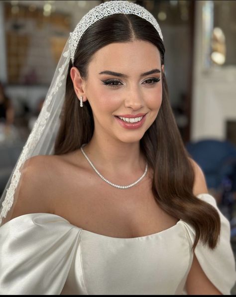 Tiara With Veil Wedding, Vintage Inspired Wedding Makeup, Tiara Bridal Hair, Down Hairstyles With Veil, Hair Down Wedding Styles With Veil, Bridal Tiara Hair Down, Bride Hairstyles With Veil Down, Bride Hair With Veil, Bride Hair Down With Veil