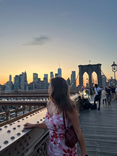 new york city brooklyn bridge sunset pic floral hibiscus dress Instagram Nyc Pictures, Poses For Pictures Instagram New York, Poses In Nyc, Cute City Pictures, Bridge Instagram Pictures, Nyc Instagram Pictures Summer, Nyc Senior Pictures, Nyc Picture Ideas Summer, City Pose Ideas