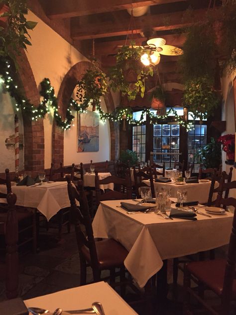 Bloxburg Italian Restaurant, Italian Diner Aesthetic, Vintage Italian Restaurant Aesthetic, Vintage Restaurant Aesthetic, Italian Restaurant Exterior, Italy Restaurant Aesthetic, Bistro Aesthetic, Italian American Aesthetic, Rustic Italian Restaurant