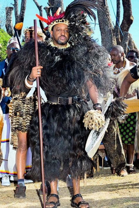 Zulu Culture, Zulu Traditional Attire, King King, Cellphone Wallpaper Backgrounds, Traditional Attire, Fashion Design Sketches, Animal Skin, Zulu, Cellphone Wallpaper