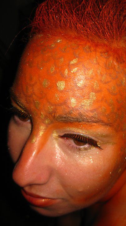 Goldfish makeup scales Goldfish Makeup, Fish Gills Makeup, Fish Scale Makeup Diy, Bubble Eye Goldfish, Goldfish Reference Photo, Goldfish Breeding, Fish Sfx Makeup, Lionhead Goldfish, Shubunkin Goldfish