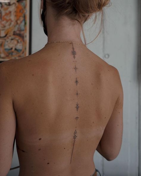 Spine Tats, Flower Spine Tattoos, Tato Minimal, Small Pretty Tattoos, Petite Tattoos, Spine Tattoos For Women, Tattoos Inspo, Śliczne Tatuaże, Classy Tattoos