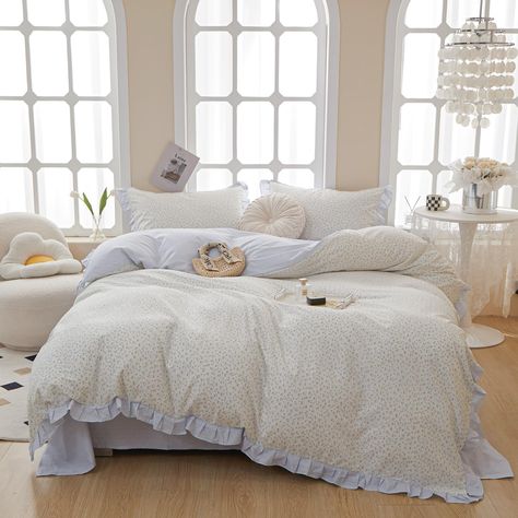 PRICES MAY VARY. 【3 Piece Ruffle Duvet Cover Queen】: This farmhouse floral queen duvet cover set comes with 1 duvet cover (90" x 90") and 2 pillow shams (20" x 26"). Comforter/insert and pillow are not included. 【Soft Cotton Duvet Cover Set】: Farmhouse duvet cover is featuring high quality and durable cotton, premium cotton duvet cover offers exceptional softness, breathable and skin-friendly than polyester and microfiber, so you can enjoy a deep night's sleep, keep you cool in the summer and dr Amazon Duvet Covers, Duvet Cover Styling, Ruffle Bedding Aesthetic, Quilt Bed Set, Quilt Covers Aesthetic, Bed Sets Aesthetic, Cute Duvet Cover, Vintage Floral Bedding, Cute Bed Spreads