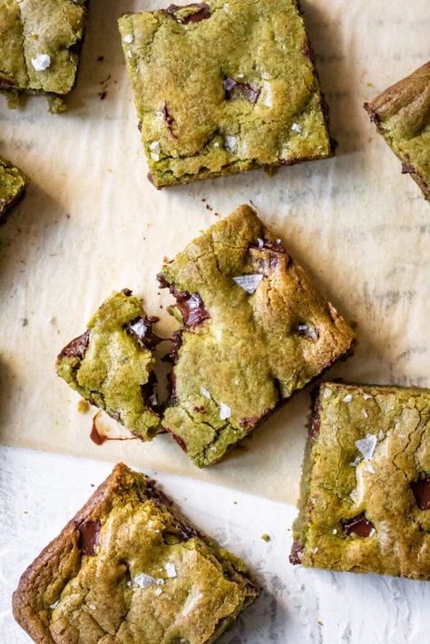 Matcha Blondies, Matcha Recipe Baking, Matcha Dessert Recipes, Cooking Therapy, Matcha Bars, Matcha Brownies, Matcha Dessert, Green Tea Recipes, Dried Berries