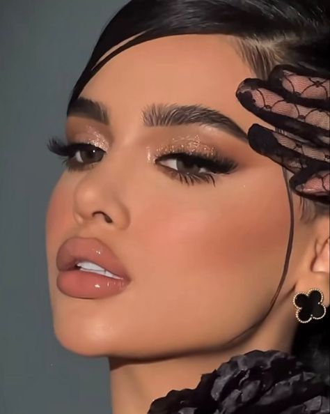 Makeup Inspo Full Glam, Soft Black Makeup Looks, Beautiful Eyeshadow Looks, Masquerade Prom Makeup, Md Makeup Looks, Champagne Makeup Look Brown Eyes, Glam Looks Make Up, Dramatic Makeup Looks Glamour, Elegant Makeup Looks For Prom