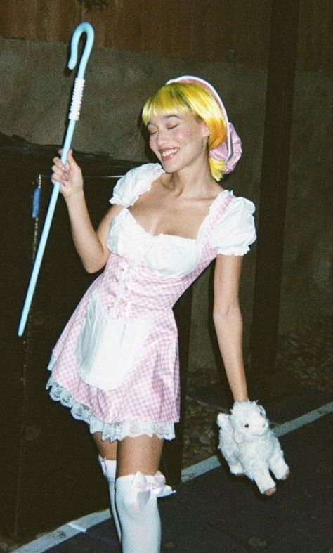 Little Bo Peep Costume, Lights Lacquer, Halloween Coustumes, Hot Halloween Outfits, Pretty Halloween Costumes, Pretty Halloween, Trendy Halloween Costumes, Little Bo Peep, Halloween Costumes Friends