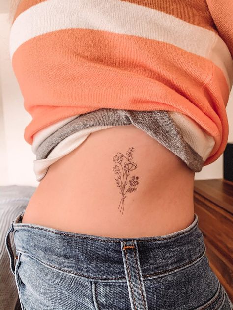 Small Rib Tattoos, Tattoo Floral, Bouquet Tattoo, Wildflower Tattoo, Floral Tattoo Design, Dainty Tattoos, Tattoo Set, Rib Tattoo, Tattoo Trends