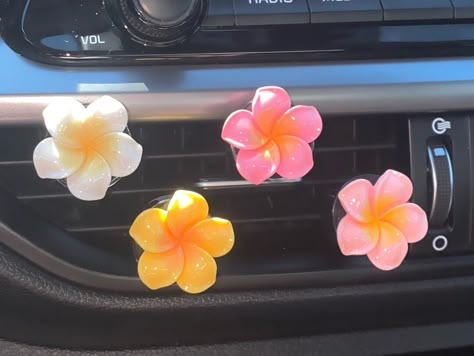 Girly Car Accessories, Car Deco, Beach Cars, Car Vent Clip, Cool Car Accessories, Girly Car, Flower Car, Car Essentials, Car Vent