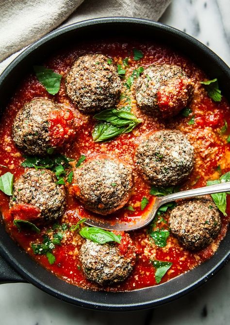 GIANT VEGAN MUSHROOM MEATBALLS & GARLIC BREAD - The First Mess #veganrecipes #healthyrecipes | Pinned to Loveleaf Co. Mushroom Meatballs, Vegan Holiday Recipes, Vegan Meatballs, Vegan Mushroom, Vegan Holidays, Vegetable Drinks, Minced Meat, Healthy Eating Tips, Meatball Recipes