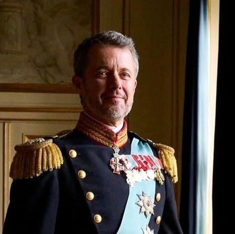 The Royal Historian 👑 on Instagram: "His Majesty King Frederik X of Denmark has been formally proclaimed as the new monarch from the balcony of Christiansborg Palace, addressing the Danish people for the very first time of His Majesty’s reign…❤️🇩🇰👑 “My Mother, Her Majesty Queen Margrethe II, has ruled Denmark for 52 years. For half a century, she has kept track of the times with our shared heritage as an outlet. She will forever be remembered as a monarch beyond the ordinary. My mother has managed to walk in one with her Kingdom. Today, the Throne goes on. My hope is to become a unifying King of tomorrow. It’s a task I’ve been approaching my whole life. It’s a responsibility I take on with respect, pride and great joy. It’s a deed I will do my best and carry through the confidence I en Queen Mary Of Denmark, King Queen Princess, Queen Ingrid Of Denmark, Mary And Frederik Of Denmark, Frederiksborg Castle, Christiansborg Palace, Denmark Royal Family, Mary Crown Princess Of Denmark, Queen Margrethe Ii