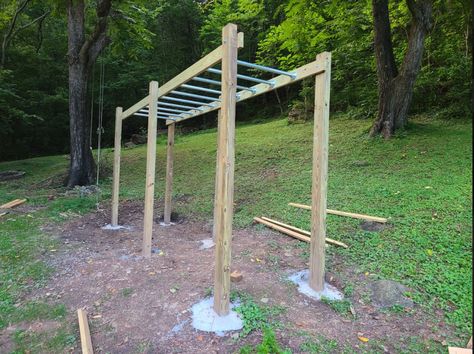 Build Monkey Bars, Outdoor Monkey Bars Diy, Homemade Monkey Bars, Diy Suspension Bridge, Monkey Bars Diy How To Build, Backyard Monkey Bars, Diy Monkey Bars Backyards, Diy Jungle Gym Backyards, Outdoor Monkey Bars