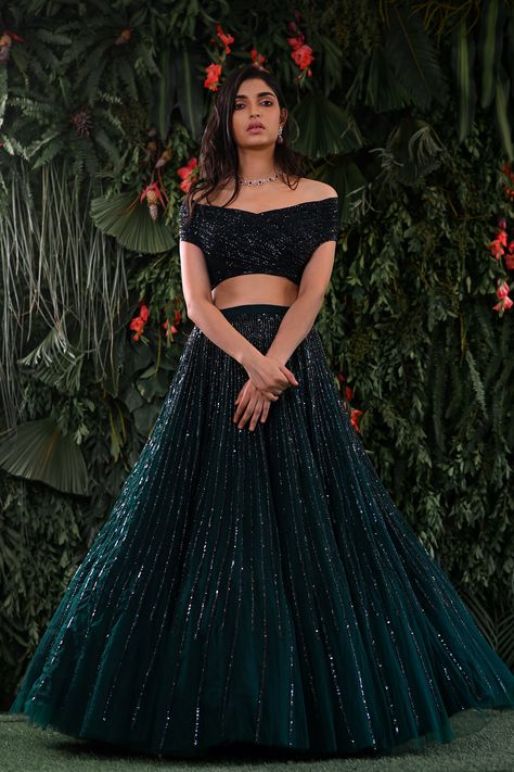 Lahnga Design Ideas Wedding, Leghana Design For Reception, Lahnga Design Ideas, Beautiful Dress Designs Indian, Black Dress For Engagement, Leghana Design, Party Gowns Indian Weddings, Gown Party Wear Reception Dresses, Sangeet Outfit Ideas