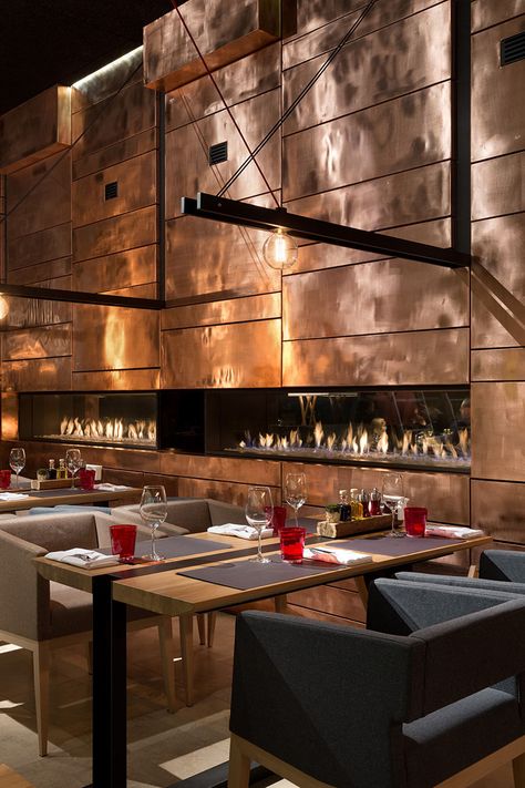 12 Ideas For Creating An Accent Wall Using Unexpected Materials // A wall made of copper panels add shine and texture to the interior of this restaurant. Forest Restaurant, Design Interior Modern, Bar Deco, Bar Design Awards, Design Café, Cafe Bistro, Restaurant Lighting, Restaurant Concept, Food Forest