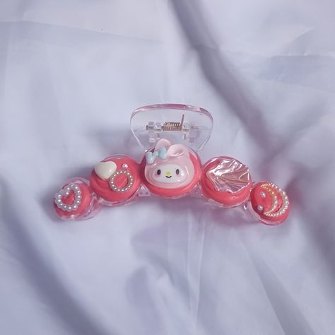 #resin #decoden #aesthetic #hairclip #hairclaw #hairclamp Decoden Aesthetic, Hair Clamps, Hair Claws, Resin Charms, Just Girly Things, Hair Claw, Girly Things, Hair Clips, Hello Kitty