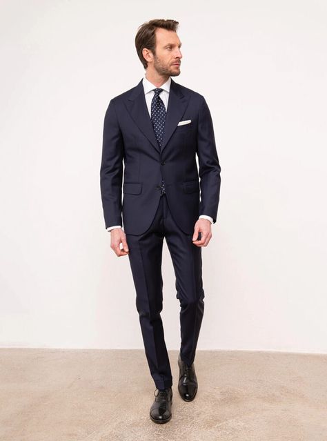 A sophisticated navy suit and white dress shirt, accented by a detailed navy foulard tie and classic black Oxford shoes. A flawless combination for a commanding and stylish presence at any formal occasion. Dark Navy Suit, Black Oxford Shoes, Suit White, White Dress Shirt, Men's Outfits, Black Oxfords, Navy Suit, White Shirt Dress, Dark Navy