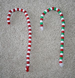 beads and pipe cleaners Classroom Christmas Crafts, Candy Cane Crafts, Beads Candy, Candy Cane Ornament, Kids Christmas Party, Fun Christmas Crafts, Kid Craft, Preschool Christmas, Christmas Kids