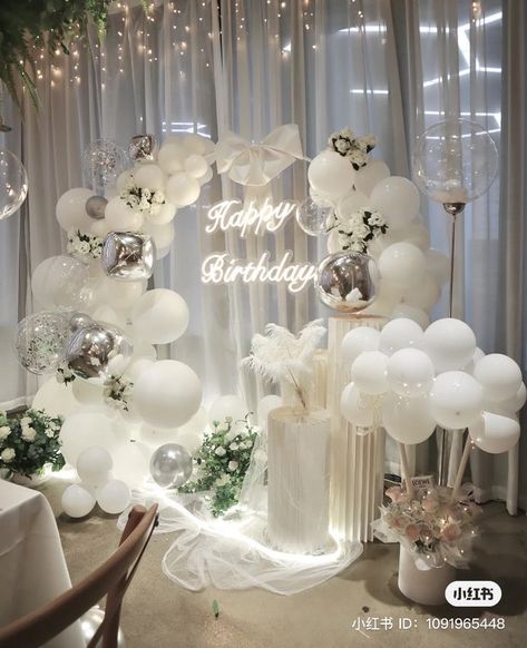 White Color Birthday Theme, All White Birthday Theme, All White 18th Birthday Party, White Sweet 16 Decorations, Birthday Decoration Ideas White, Silver And White Theme Party, Diamonds Birthday Party Theme, White Theme Birthday Party Ideas, Winter White Birthday Party Ideas