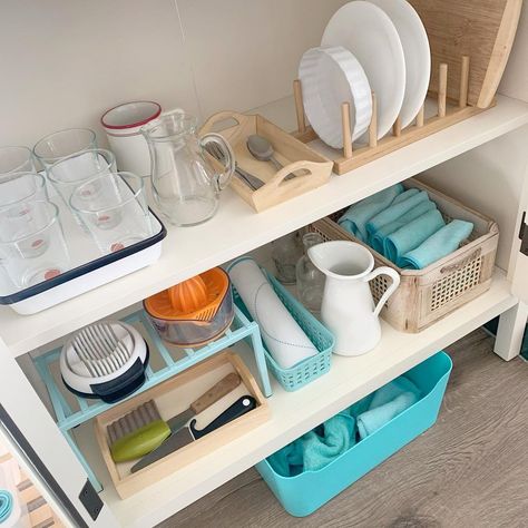 Montessori Weaning Table Set Up, Montessori Snack Table, Montessori Kitchen Setup, Montessori Dining Room, Montessori Food Station, Montessori Spaces At Home, Montessori Functional Kitchen, Kids Functional Kitchen, Montessori Ikea Kitchen