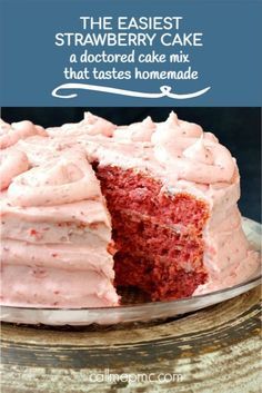 Essen, Fluffy Strawberry Cake, Strawberry Cake Mix Recipes, Easy Strawberry Cake, Strawberry Cake Easy, Pan Sin Gluten, Strawberry Dessert Recipes, Creamy Recipes, Strawberry Cake Recipes