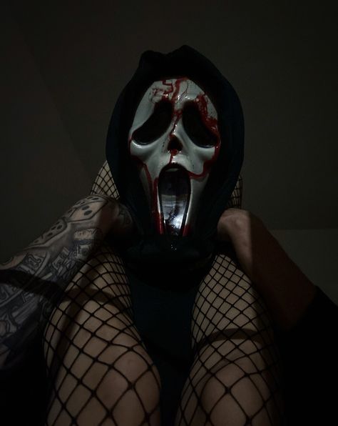 #scream #screammovie #ghostface #horror #halloween Scream Mask Couple Pics, Ghost Face Widget Pictures, Ghostface Backgrounds Iphone, Scream Picture Couple, Scary Movie Matching Pfp, Hot Ghostface Pfp, Ghost Face Astethic, Ghostface Aesthetic Couple, Ghostface Mask Diy