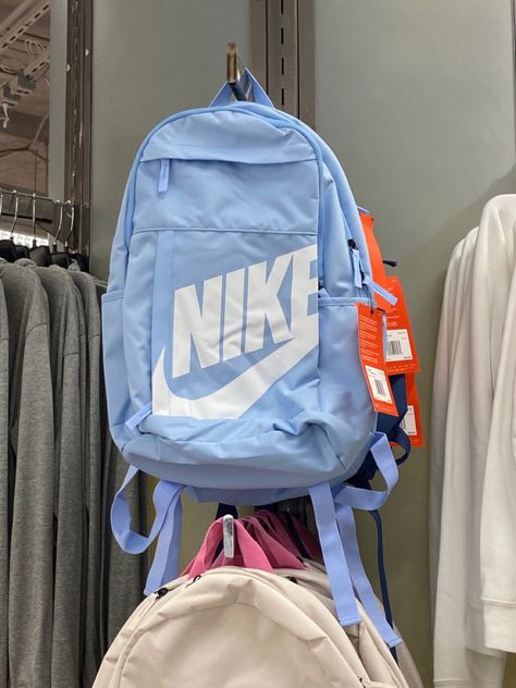 Blue Nike Backpack, Nike School Backpacks, Backpacks Aesthetic, Nike Azul, Backpack Jansport, School Backpack Essentials, Mochila Nike, Pretty School Supplies, Nike Backpack