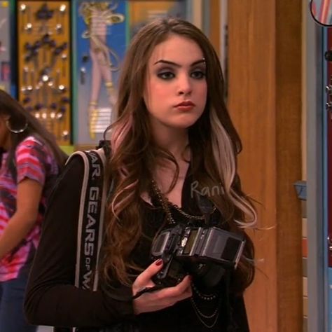 robarazzi // more information in my board description! Victorious Jade West, Jade West Hair, Jade Outfits, Jade West Style, Jade Victorious, Jade West Victorious, Victorious Nickelodeon, Freddie Benson, Beck Oliver