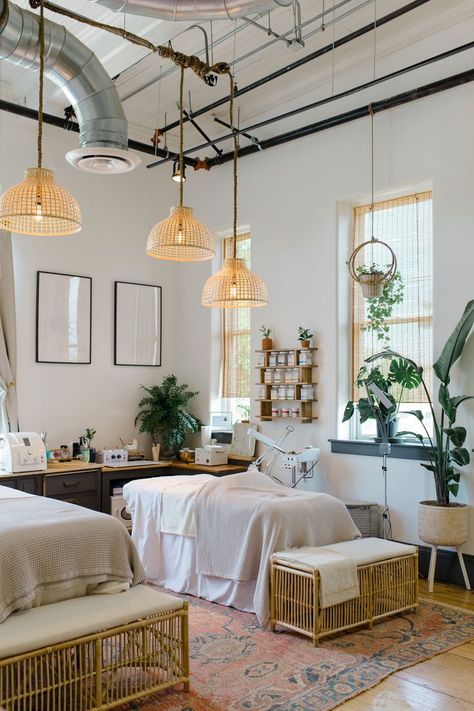 Dreamy Esthetician Room, Basement Esthetics Room, Shared Esthetician Room, Facial Spa Decor Esthetics Room, Massage Room With Plants, Bohemian Lash Room, Esthetician Interior Design, Spa Room Ideas Estheticians Bohemian, Skincare Studio Design