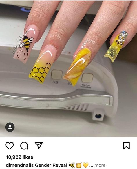 Bee Theme Nails, Bee Themed Nails, Bee Acrylic Nails, Baby Nails Design Pregnancy, Honey Bee Baby Shower Ideas, Baby Shower Nails Boy, Maternity Nails, Bumble Bee Nails, Bee Gender Reveal Party