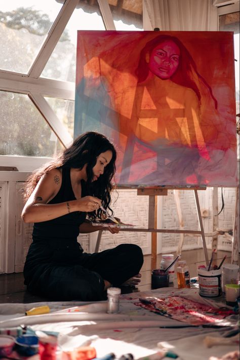 Photoshoot portrait of a painter in her artist's studio. Painting self-portrait in Ubud, Bali. #photoshoot #photography #portrait #artist #painter Bali Photoshoot, Painter Photography, Painters Studio, Studio Photoshoot Ideas, Studio Painting, Female Painters, Artsy Photography, Beautiful Photoshoot Ideas, Photoshoot Portrait