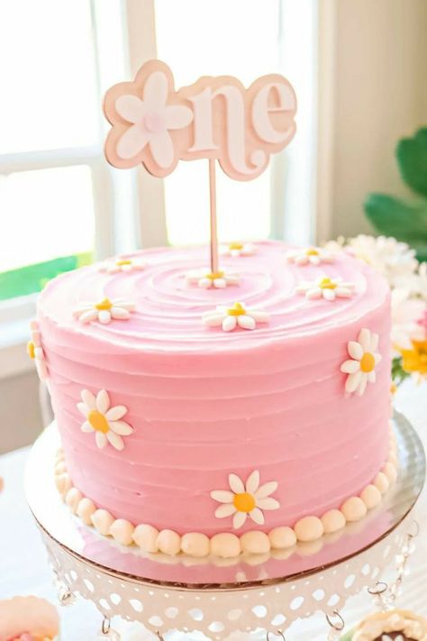 Rainbow Daisy Birthday Party, Daisy Flower 1st Birthday Theme, 1 Bday Cake Girl, Pink Daisy Birthday Cake, First Bday Cake Ideas, First Birthday Girl Themes Cake, Retro Daisy Cake, Pink Cake For Baby Girl, Daisy Cakes Ideas