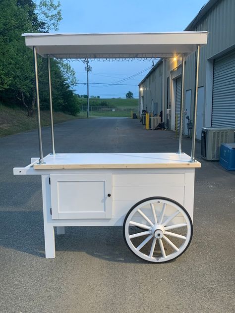 Wagon Wheel Cart With Canopy - Etsy Wooden Vendor Cart, Diy Wood Cart With Wheels, Food Carts Wedding, Wedding Drink Cart, Diy Vendor Cart, Bakery Cart Ideas, Wooden Cart On Wheels, Diy Cart With Wheels, Mobile Drink Trailer