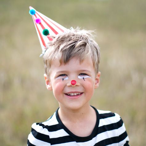 Diy Clown Costume Kids, Boys Clown Costume, Easy Clown Makeup, Diy Costumes For Boys, Clown Hair, Toddler Boy Halloween Costumes, Sense Of Smell, Kids Costumes Boys, Kids Face Paint