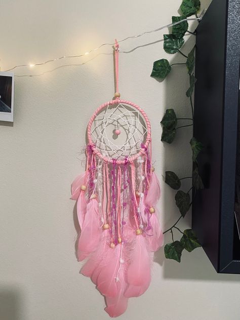 #pink #dreamcatcher #aesthetic #summervibes #room #roomdecoration #roomdecorbedroom #bedroomideas #bedroominspo #bedroomdecoration Dreamcatchers Aesthetic, Dream Catcher Aesthetic, Mona Core, Dreamcatcher Aesthetic, Pink Dream Catcher, Dream Catcher Pink, Pink Dreamcatcher, Big Dream Catchers, Vendor Ideas