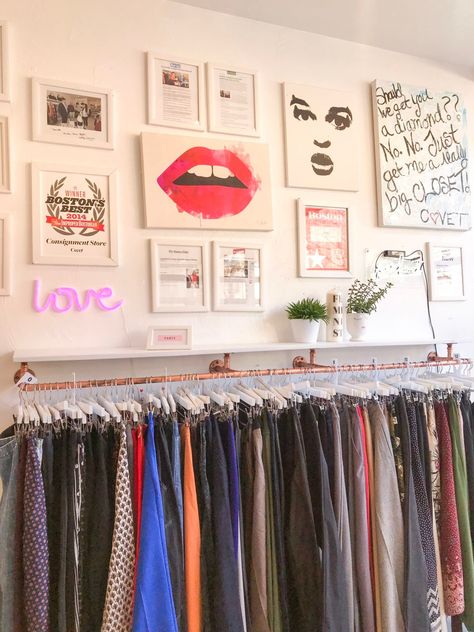 Consignment Store Displays, Garage Boutique, Art Showroom, Vintage Thrift Stores, Clothing Store Interior, Luxury Garage, Store Design Boutique, Big Closets, Store Layout