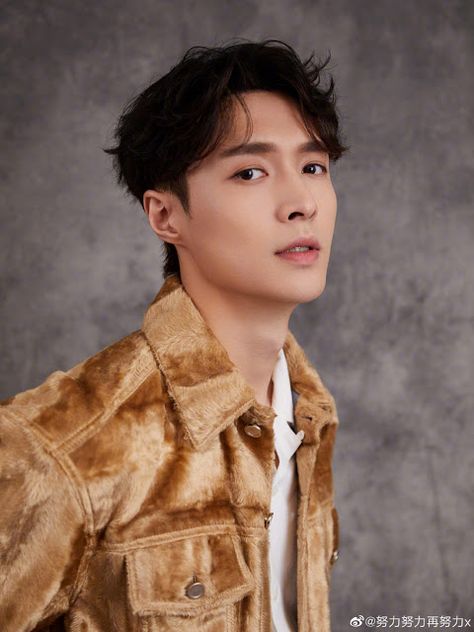 Zhang Yixing uploads photos with Oh Sehun and deletes it after backlash - DramaPanda Changsha, Rosé Oppa, Exo Zhang Yixing, Exo Universe, Yixing Exo, Exo 12, Exo Official, Lay Zhang, Zhang Yixing