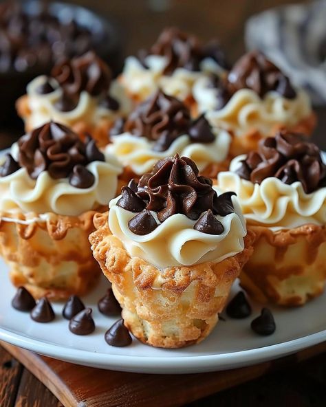 Mini Cannoli Cups Cannoli Cups Mini, Mini Cannoli Cups, Cannoli Flavors, Cannoli Cups, Cannoli Cupcakes, Mini Cannoli, Cannoli Cupcake, Ricotta Filling, Dessert Pasta