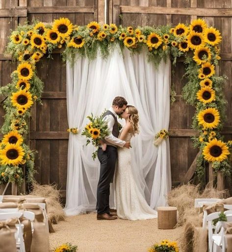 Sunflower Yellow Wedding Theme, Sunflower Wedding Venue Ideas, Sunflower Fall Wedding, Sunflower Wedding Ideas, Sunflower Boutonniere, Yellow Wedding Theme, Honey Wedding Favors, Sunflower Centerpieces, Sunflower Themed Wedding