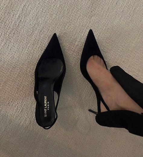 fa-s-sion Classy High Heels, Black Heels Outfit, High Heels Outfit, Heels Elegant, Heels Aesthetic, Shoes Aesthetic, Dr Shoes, Shoes Elegant, Shoes Heels Classy