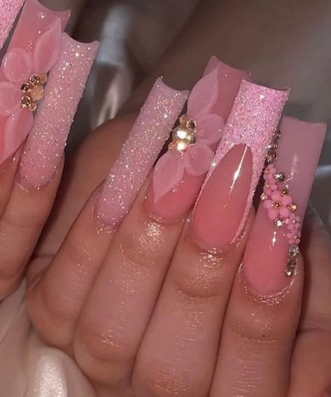 Quince Nails Glitter, Pink Flower Quince Nails, Nails For Quinceanera Pink, Pink 15 Nails, Quince Nails Pink And Gold, Pink Nails Quinceanera, Pink And Gold Quince Nails, Pink Xv Nails, Pink Nails Quince