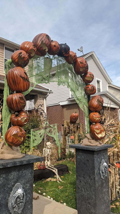 Our Pumpkin Archway Is Finally Finished Pumpkin Archway, Scary Halloween Decorations Outdoor, Halloween Camping, Halloween Decor Diy, Halloween Outside, Creepy Pumpkin, Halloween Graveyard, Creepy Halloween Decorations, Diy Halloween Decor