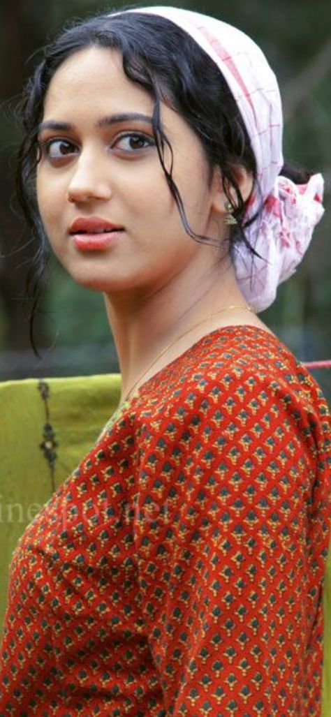 Miya George, Mia George, Malayalam Actress, Romantic Art, Head Covering, India Beauty, Beauty Women, Actresses, India