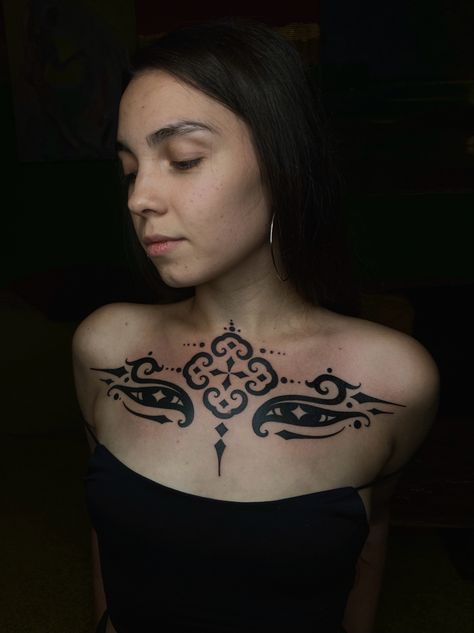 Sacred eyes. Ornamental Eye Tattoo, Eye Chest Tattoo, Ornaments Tattoo, Women's Tattoos, Ornamental Tattoos, Sacred Tattoo, Optical Illusion Tattoos, Illusion Tattoos, Embroidery Tattoo