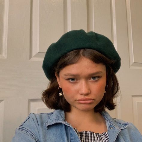 Green Beret Outfit, Beret Aesthetic, Beret Outfit, Art Girl Aesthetic, Green Beret, Painting Of Girl, Dark Forest Green, Forever Yours, Beret Hat