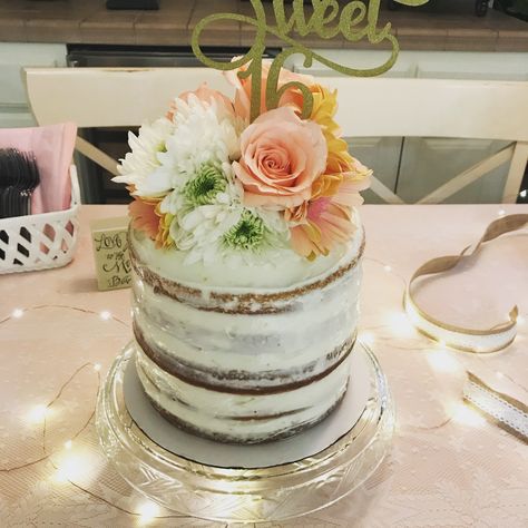 Homemade Sweet 16 lemon and cream cheese cake. boho chic party Boho Sweet 16 Cake, Boho Sweet 16 Ideas, Cake Boho, Princess Sweet 16, Boho Chic Party, Sweet 16 Cake, Boho Princess, Sweet 16 Cakes, 16 Cake