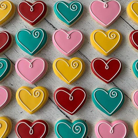 Cookie Decorating- Valentine Inspiration Step By Step Cookie Decorating, Simple Birthday Cookies, Royal Frosting, Valentines Cookie, Valentine Cookies Decorated, Valentines Day Sugar Cookies, Cookies Cupcake, Heart Sugar Cookie, Valentine Sugar Cookies