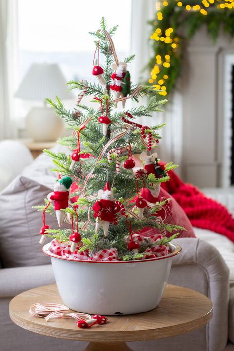 Tabletop Tree Decor, Tabletop Christmas Tree Ideas Diy, Holiday Blessings, Christmas Mushroom, Wool Ornaments, Gingerbread Santa, Christmas Greens, Mushroom Christmas, Christmas Mice